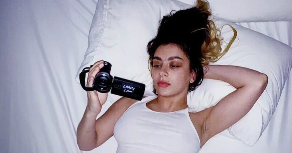 CHARLI XCX - ALONE TOGETHER